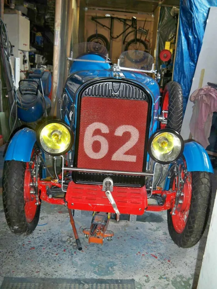 Rosengart sport pointe Bordino de 1930 restaurée en bleu roi