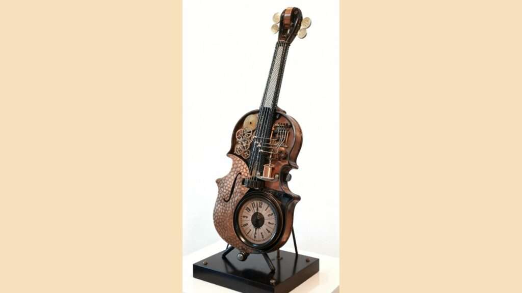 Violon steampunk décoré de rouages