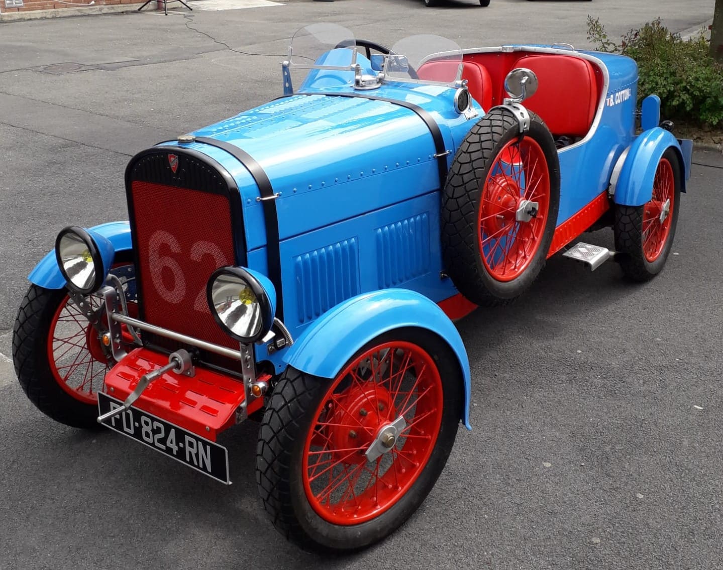 Rosengart sport pointe Bordino de 1930, carrosserie bleue et roues rouges
