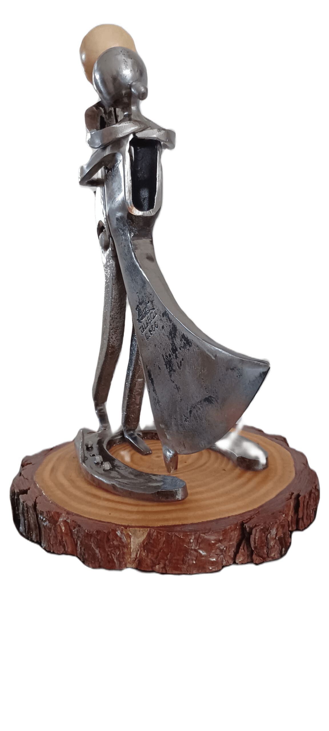 sculpture hache et bois