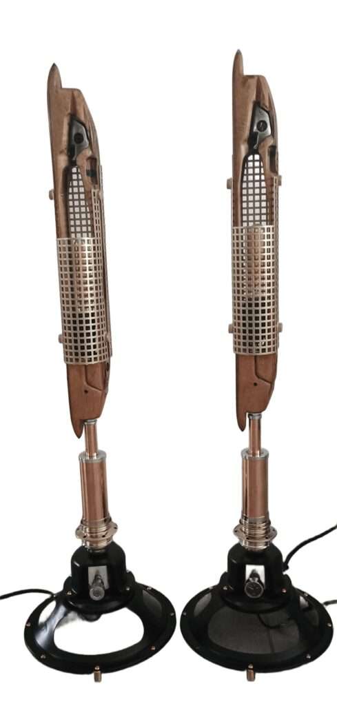 Lampes-sculptures en métal de récupération avec soudure et façonnage artisanal