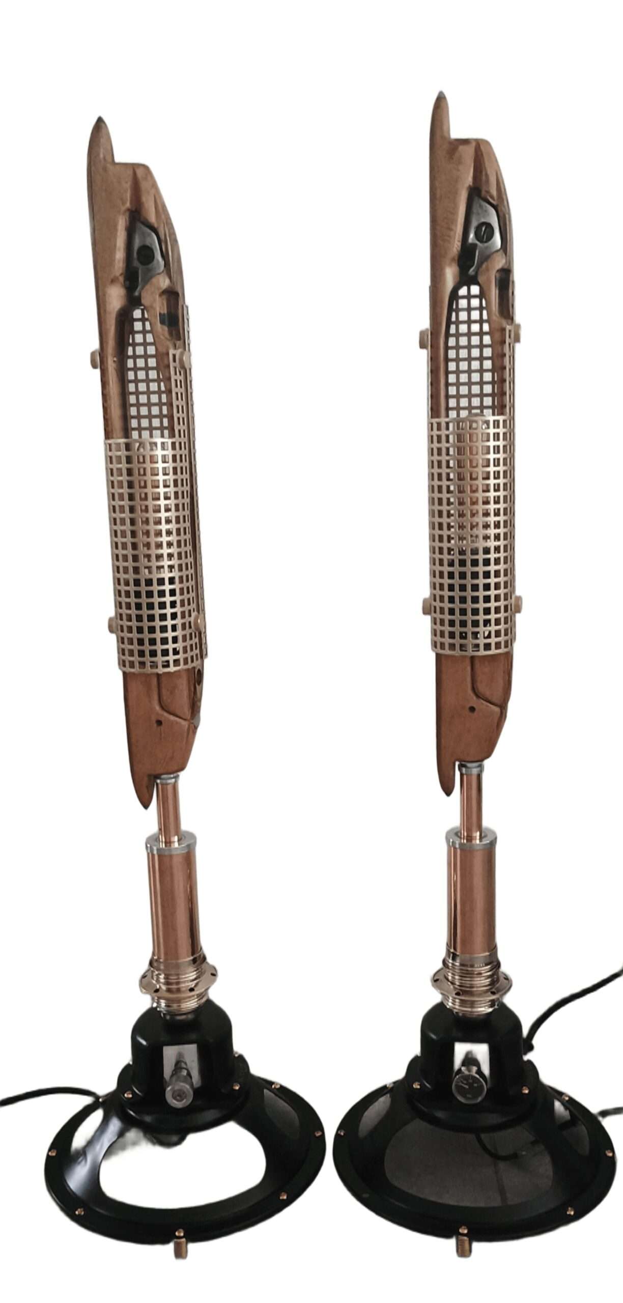 Lampes-sculptures en métal de récupération avec soudure et façonnage artisanal