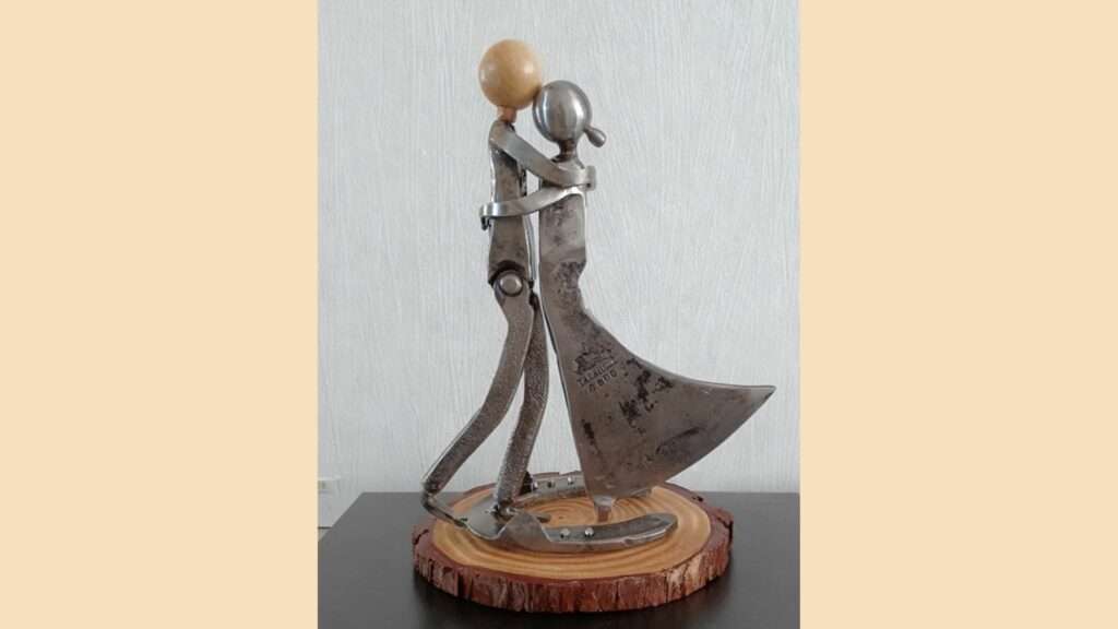 sculpture métal couple danseurs