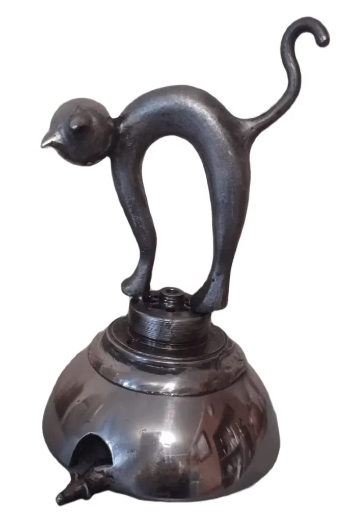 chat et sa petite souris sculpture métal artisanale