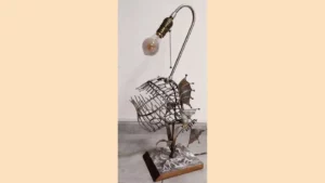 Lampe sculptures en métal de récupération avec soudure et façonnage artisanal