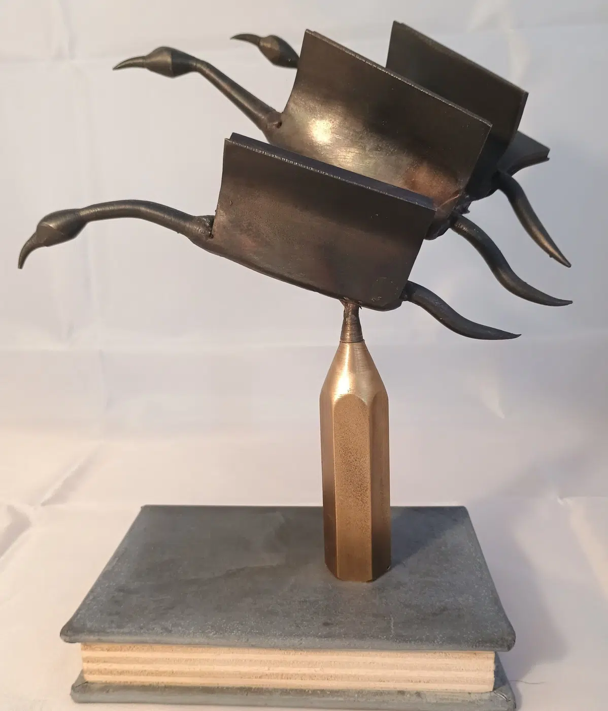 sculpture envolée d'oiseaux en métal recyclé