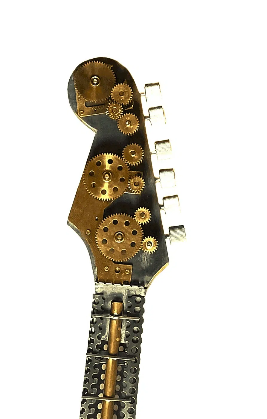 Sculpture guitare Stratocaster en métal recyclé avec engrenages, LED et ampèremètre