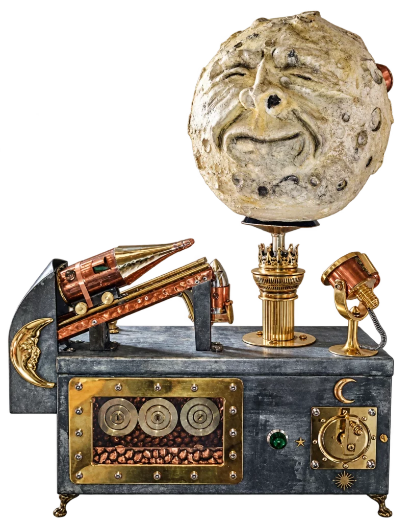 Vue d’ensemble de la sculpture De la Terre à la Lune avec lune, vaisseau et mécanismes