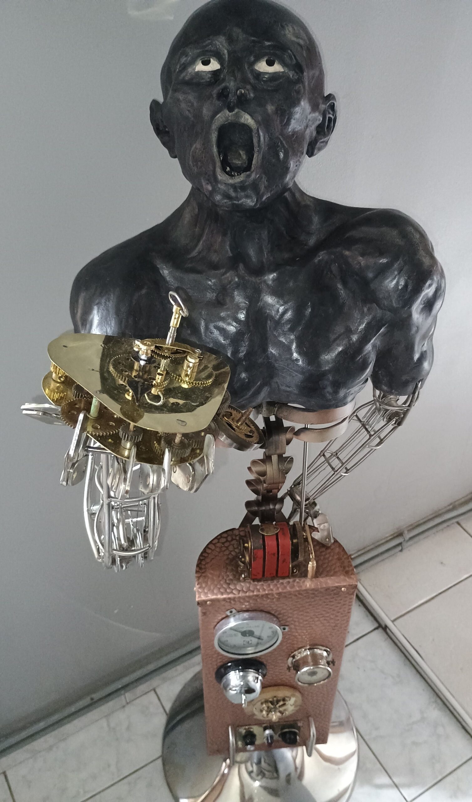 L’homme tourmenté, sculpture mixte