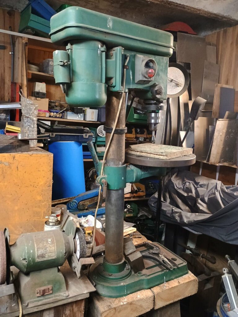 Machine-outil utilisée dans l’atelier de sculpture en métal de Bruno Cotton